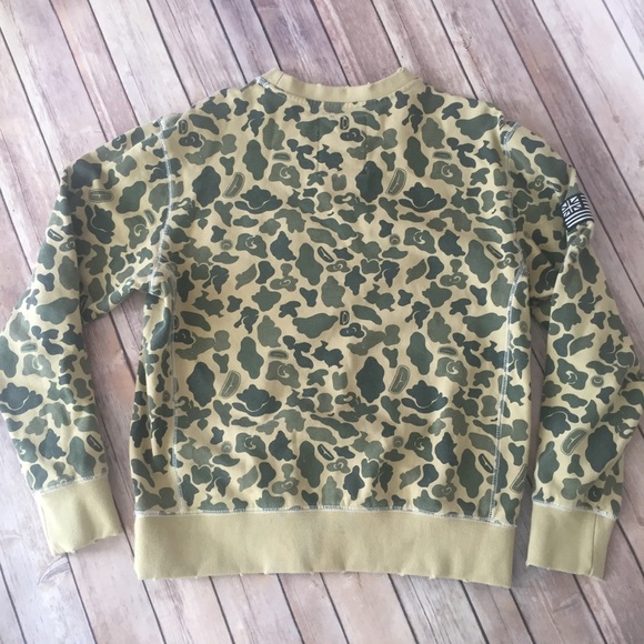 UNDER TWO FLAGS Beat-up crewneck camo sweatshirt - Picture 2 of 5